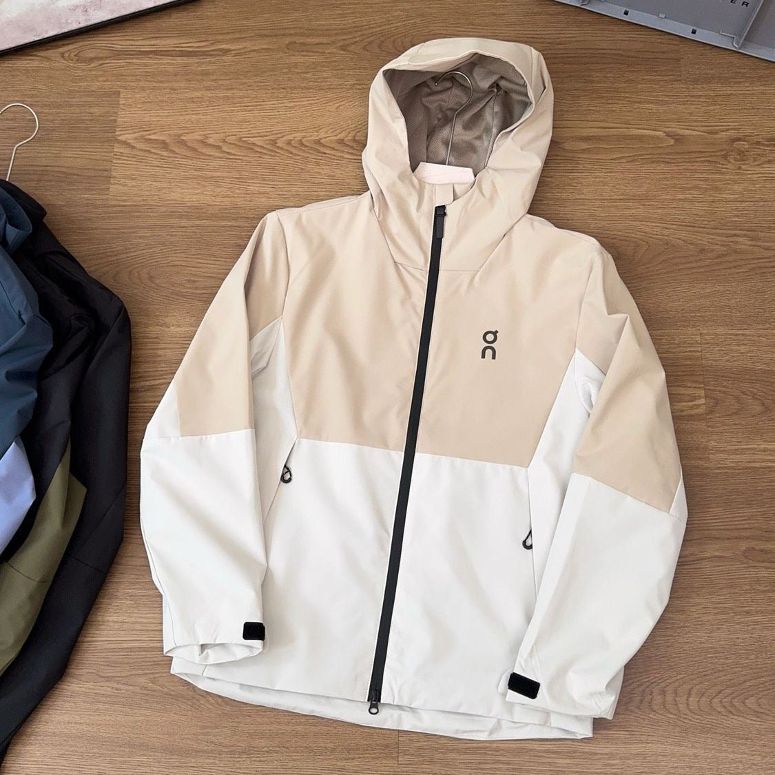 On 2025 Hooded Block Windproof Jacket