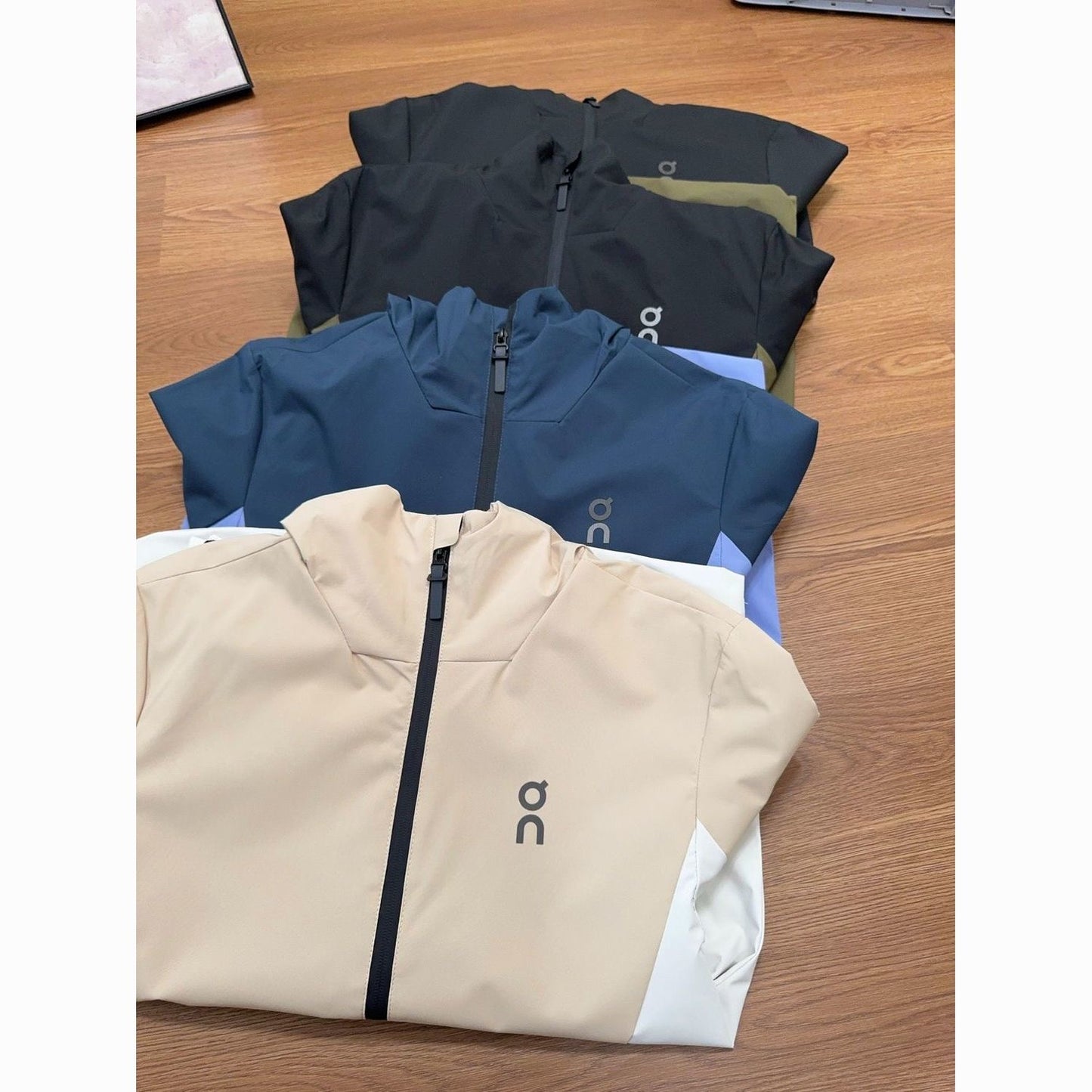 On 2025 Hooded Block Windproof Jacket