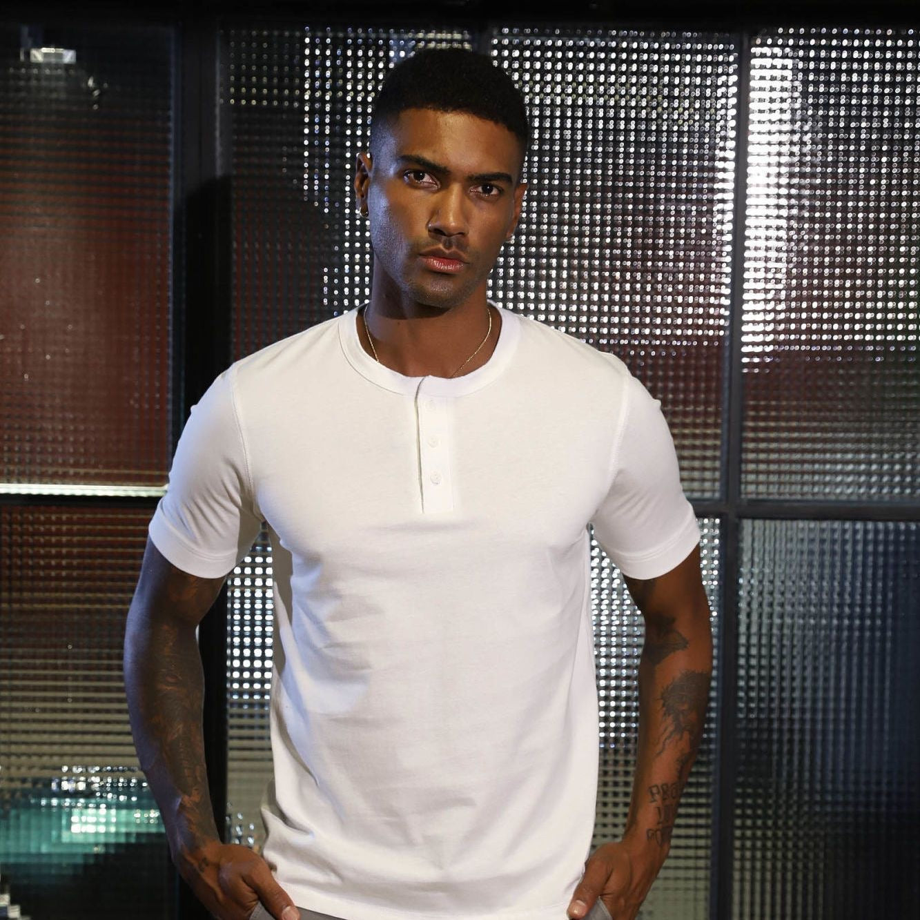 Henley collar short-sleeved T-shirt