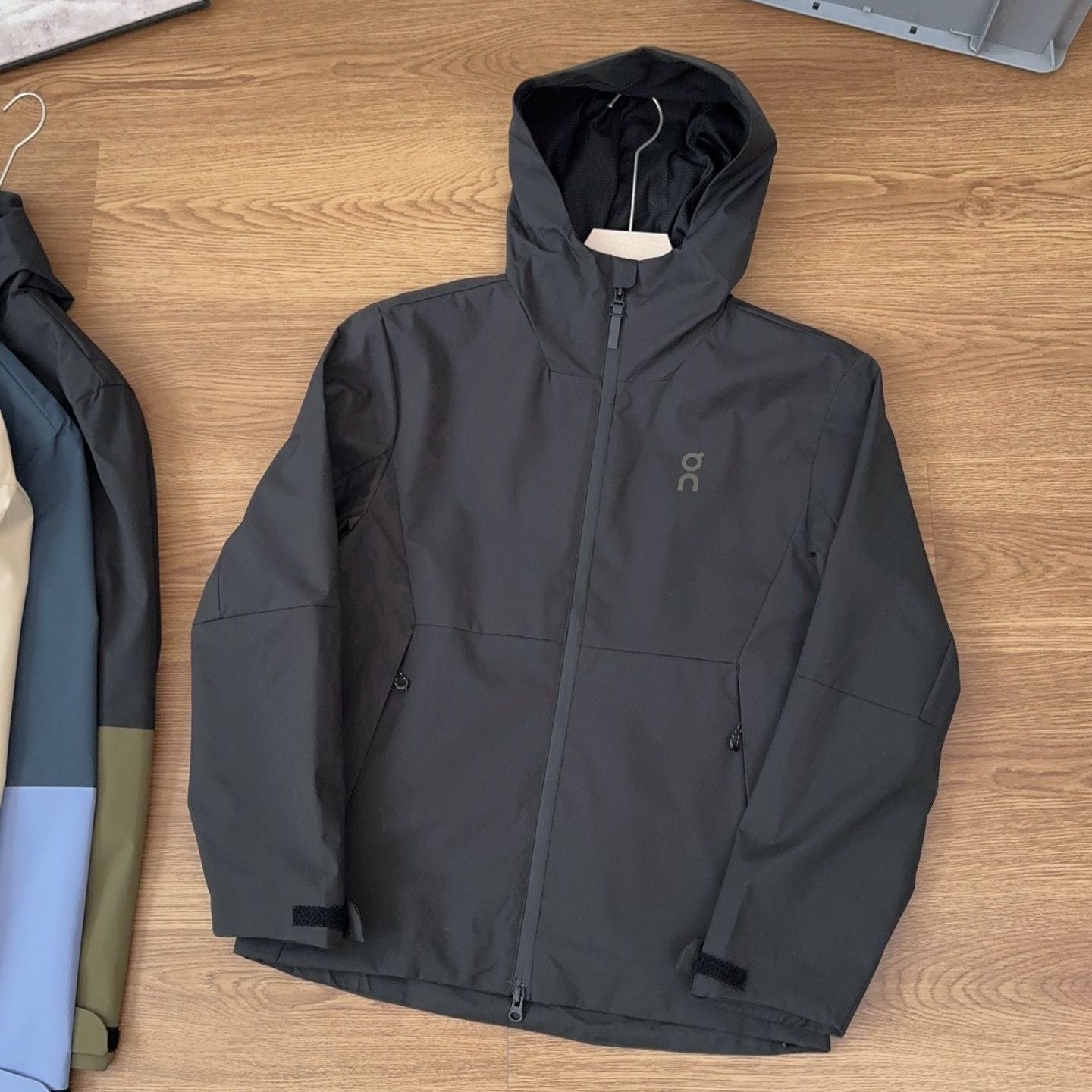 On 2025 Hooded Block Windproof Jacket