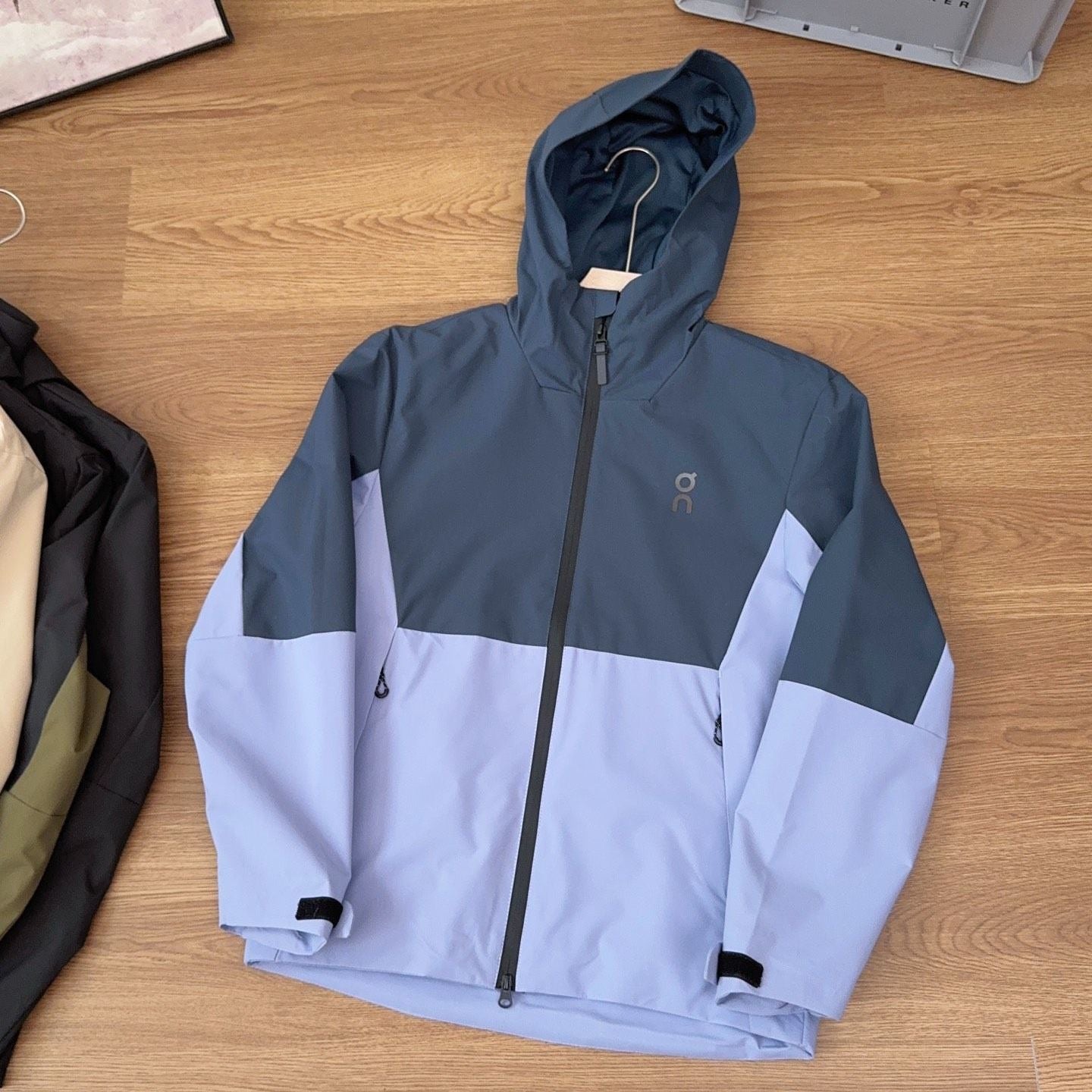 On 2025 Hooded Block Windproof Jacket