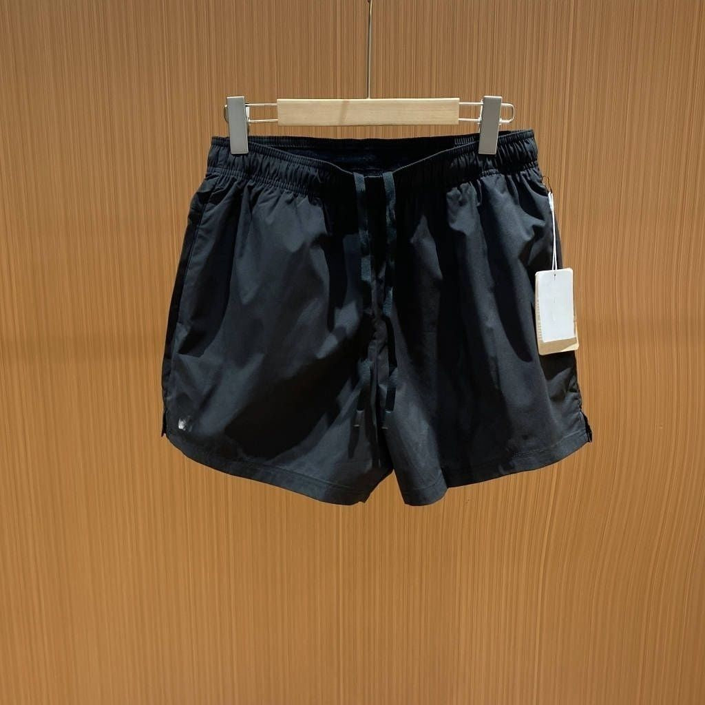 On Men’s Core Running shorts