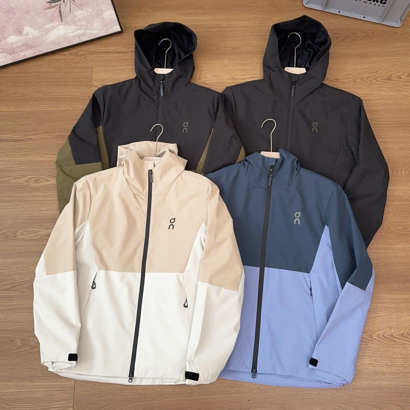 On 2025 Hooded Block Windproof Jacket