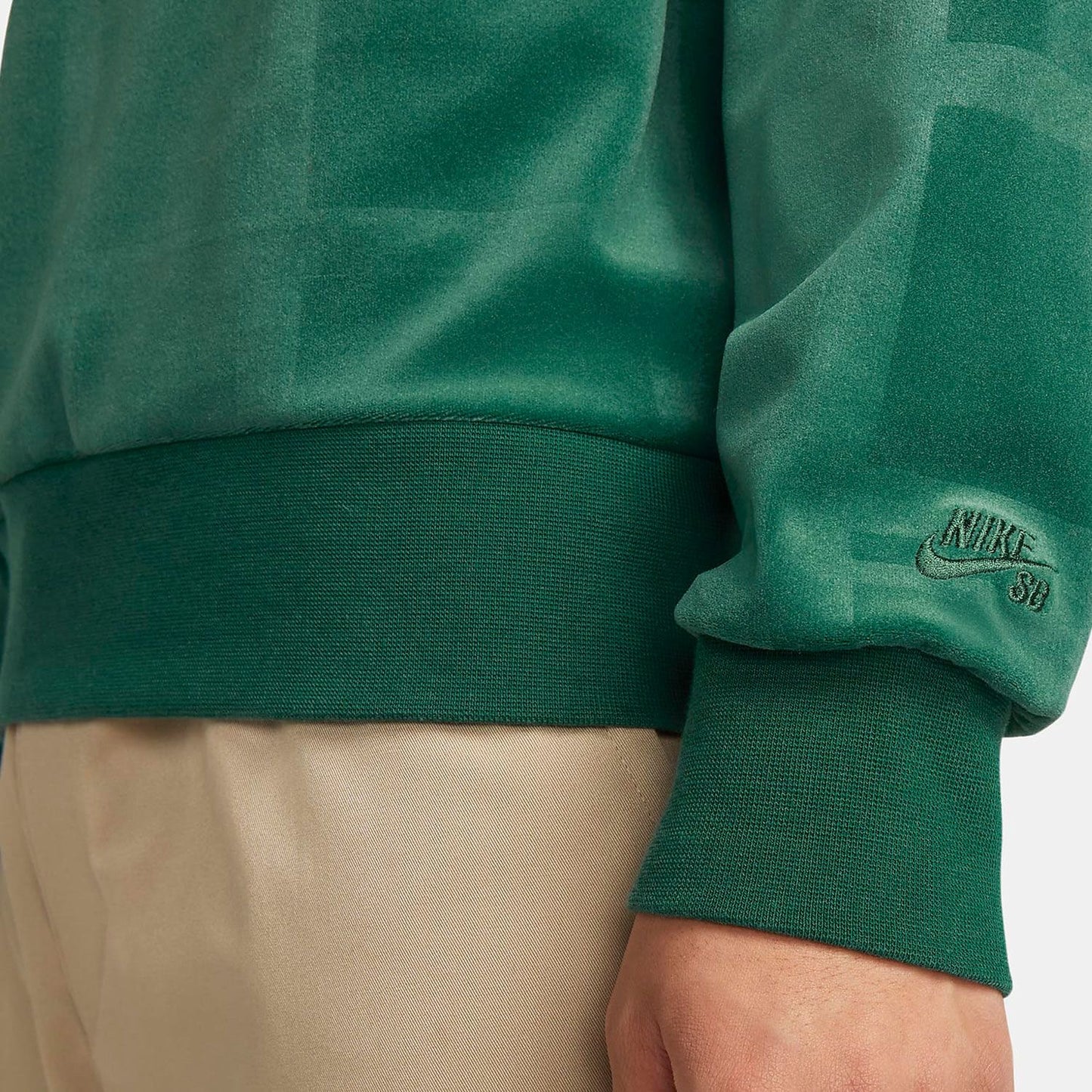 Classic Nike Authentic Sportswear Pullover Sweatshirt